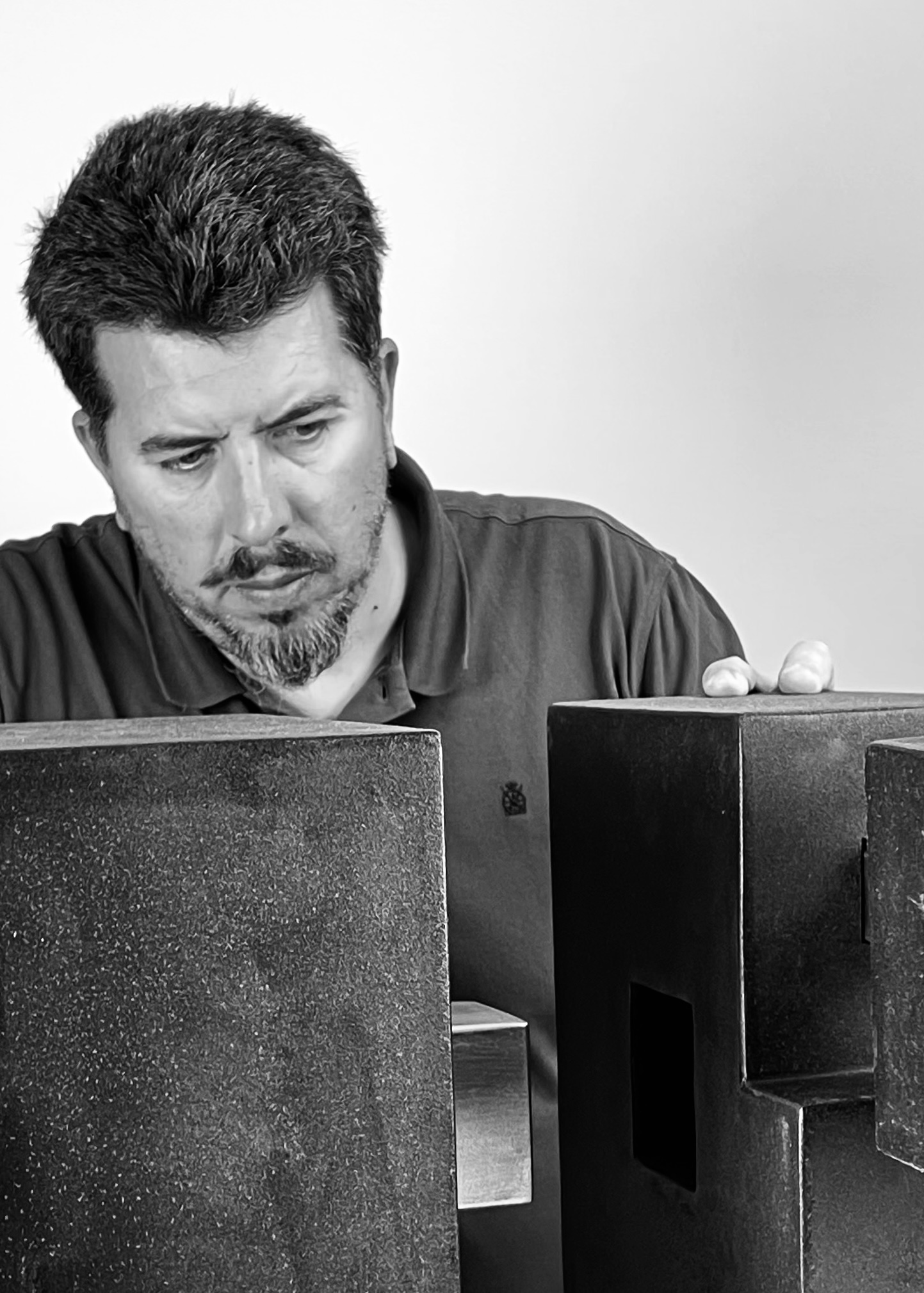 Oscar Deluis, escultor español